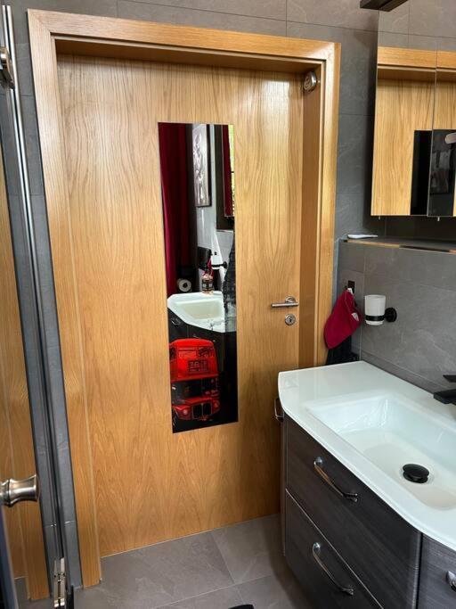 Ruhige Wohnung Im Fabrikstil In Chemnitz Exteriör bild