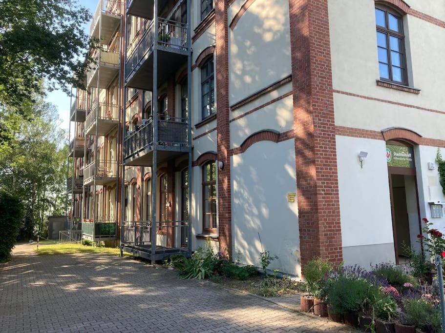 Ruhige Wohnung Im Fabrikstil In Chemnitz Exteriör bild