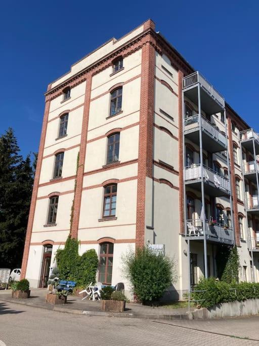 Ruhige Wohnung Im Fabrikstil In Chemnitz Exteriör bild